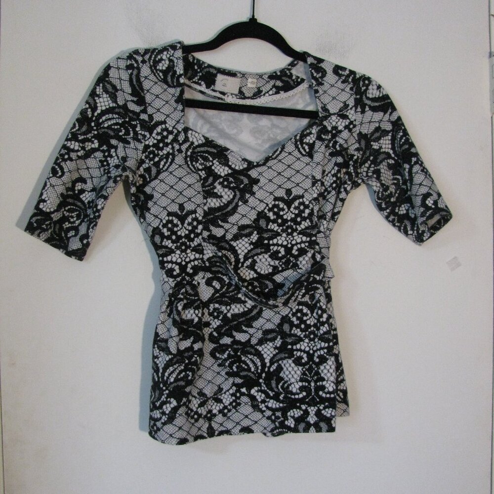 Source Unknown Black and White Lace-Patterned Women's Blouse